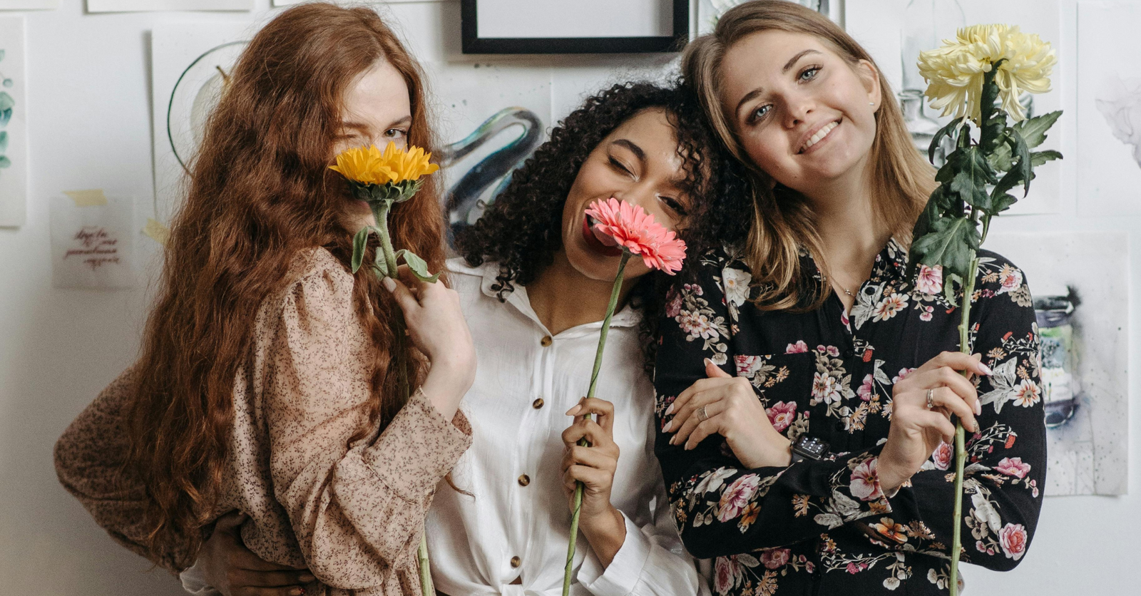 woman-friends-flowers