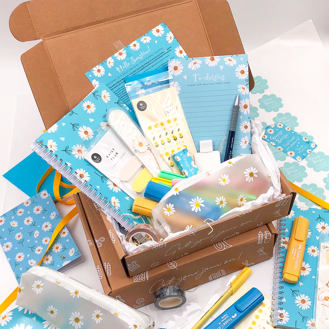 Image shows a daisy themed stationery box